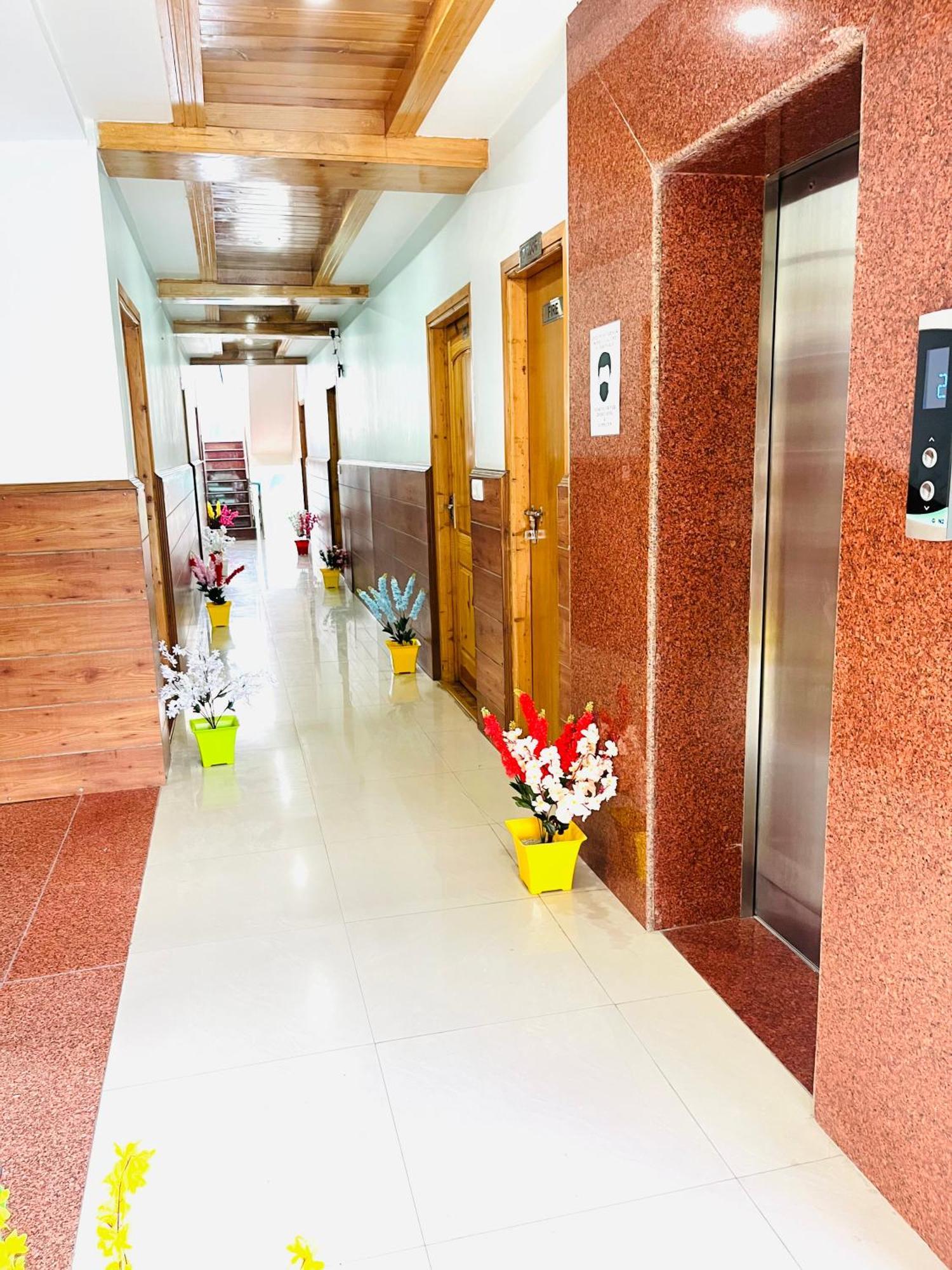Tata Vista Resort Mall Road Manali - Centrally Heated & Air Cooled Ngoại thất bức ảnh